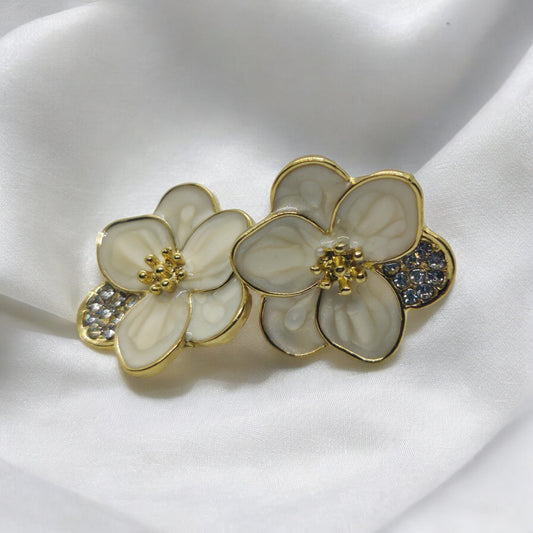 Prestige White Enamel Blossom Petal